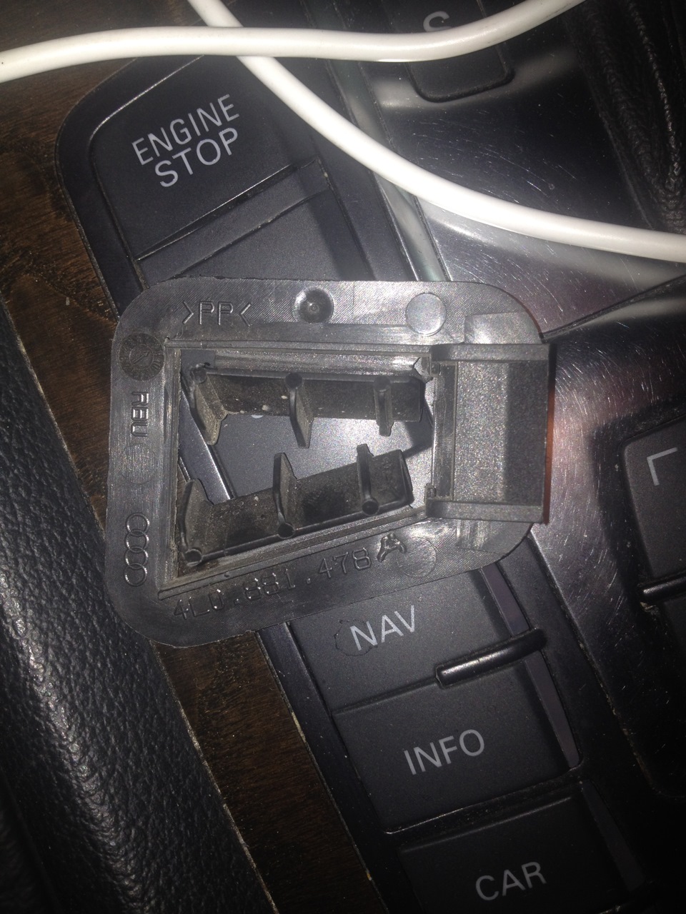 помогите определить откуда отвалилась деталь! — Audi Q7 (1G), 3 л, 2008 ...