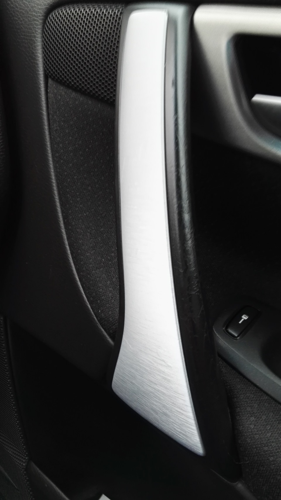 Перетяжка винилом шлифованный алюминий элементов салона — Volvo S60 (1G ...