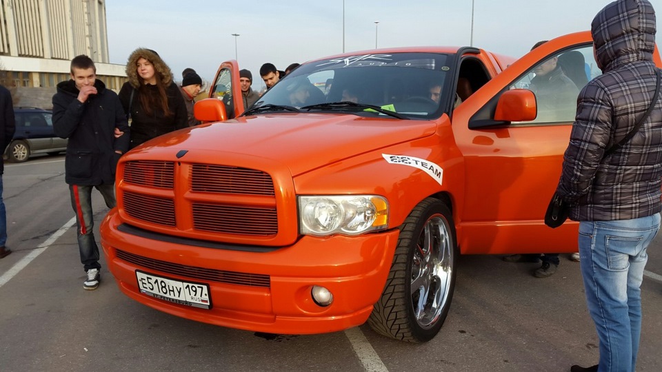 Dodge challenger 2006. Dodge charger 2006. Додж челленджер rt 2015. Dodge challenger srt8 2010. Додж спб.