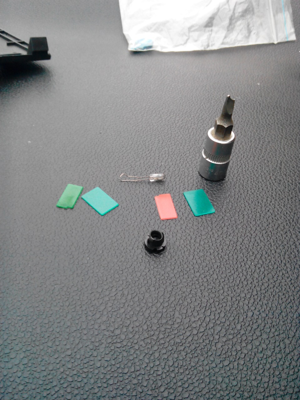 Можно ли заменить лампочки в нижней панели приборов? — Hyundai Getz, 1 ...