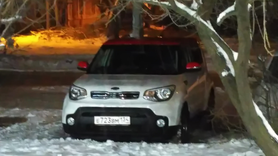 Горит индикатор ручного тормоза. — KIA Soul (2G), 2 л, 2017 года ...