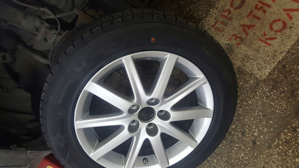 Зимняя резина kumho kw 31 — Toyota Camry (XV40), 2,4 л, 2007 года