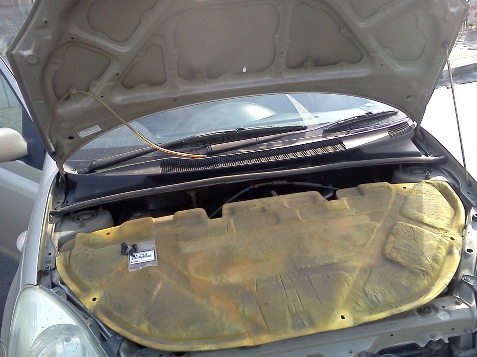 Замена форсунки омывателя — Toyota Vitz (10), 1,3 л, 2002 года | своими ...