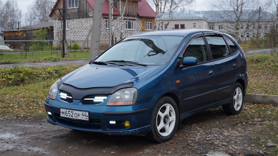 Ниссан Тино 2002 Фото Ниссан Тино 2002 Фото
