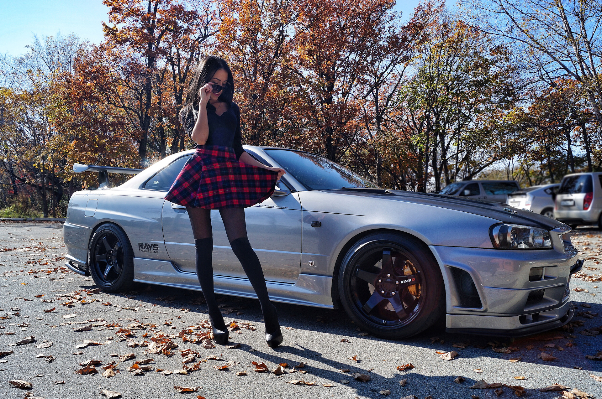 Добавить кар. Nissan Skyline r34 girl. Skyline r34 и девушка. Ниссан Скайлайн r34 и девушка. Nissan Skyline r34 с девушкой.