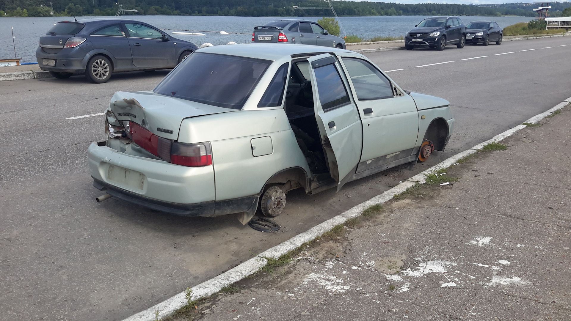 Брошенный ВАЗ-2110. — Сообщество «Брошенные Машины» на DRIVE2