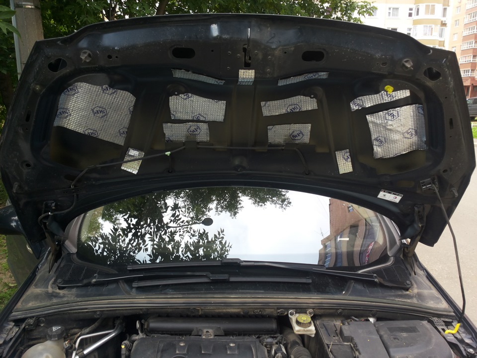 Скрип пежо 308. Скрип пежо 308. Пежо 308 2010 серого цвета. Сабвуфер в полку багажника пежо 308. Что делать если не откручивается гайка на стойке стабилизатора.