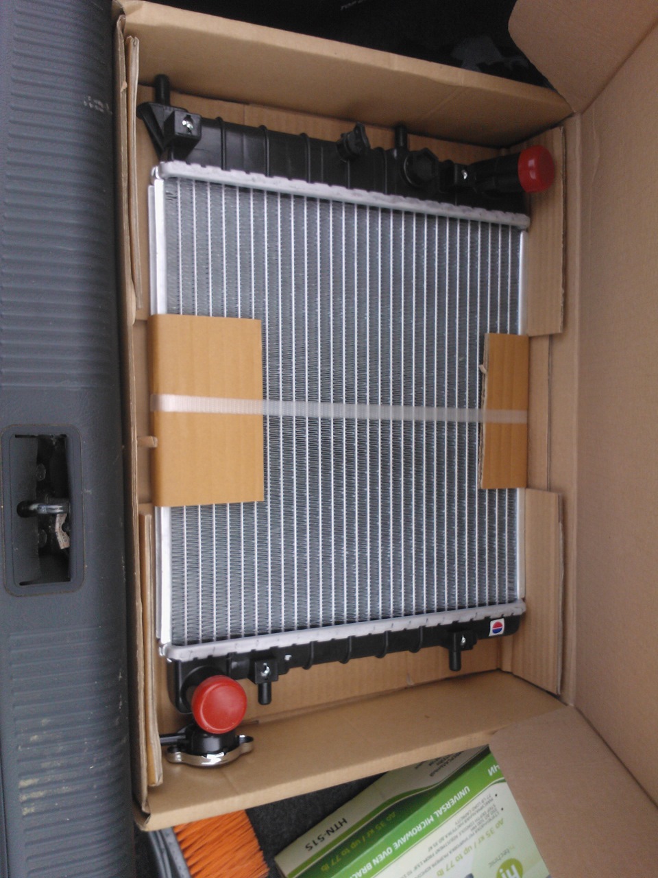 Течь в радиаторе, замена, и банька подкапотного пространства ...