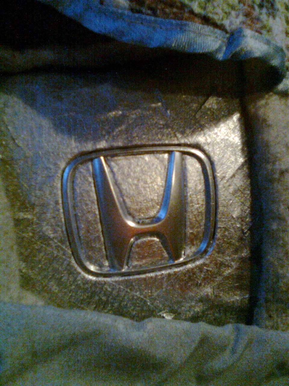 покраска логотипа хонда на руле — Honda Jazz (1G), 1,4 л, 2005 года ...