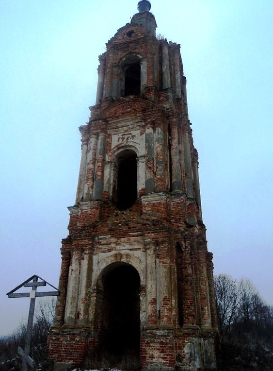 колокольня смоленская область. разрушенная церковь в ризком смоленская область. новоникольский храм вяземский район. церковь колокольня гагаринский район смоленской. колокольня смоленская область.