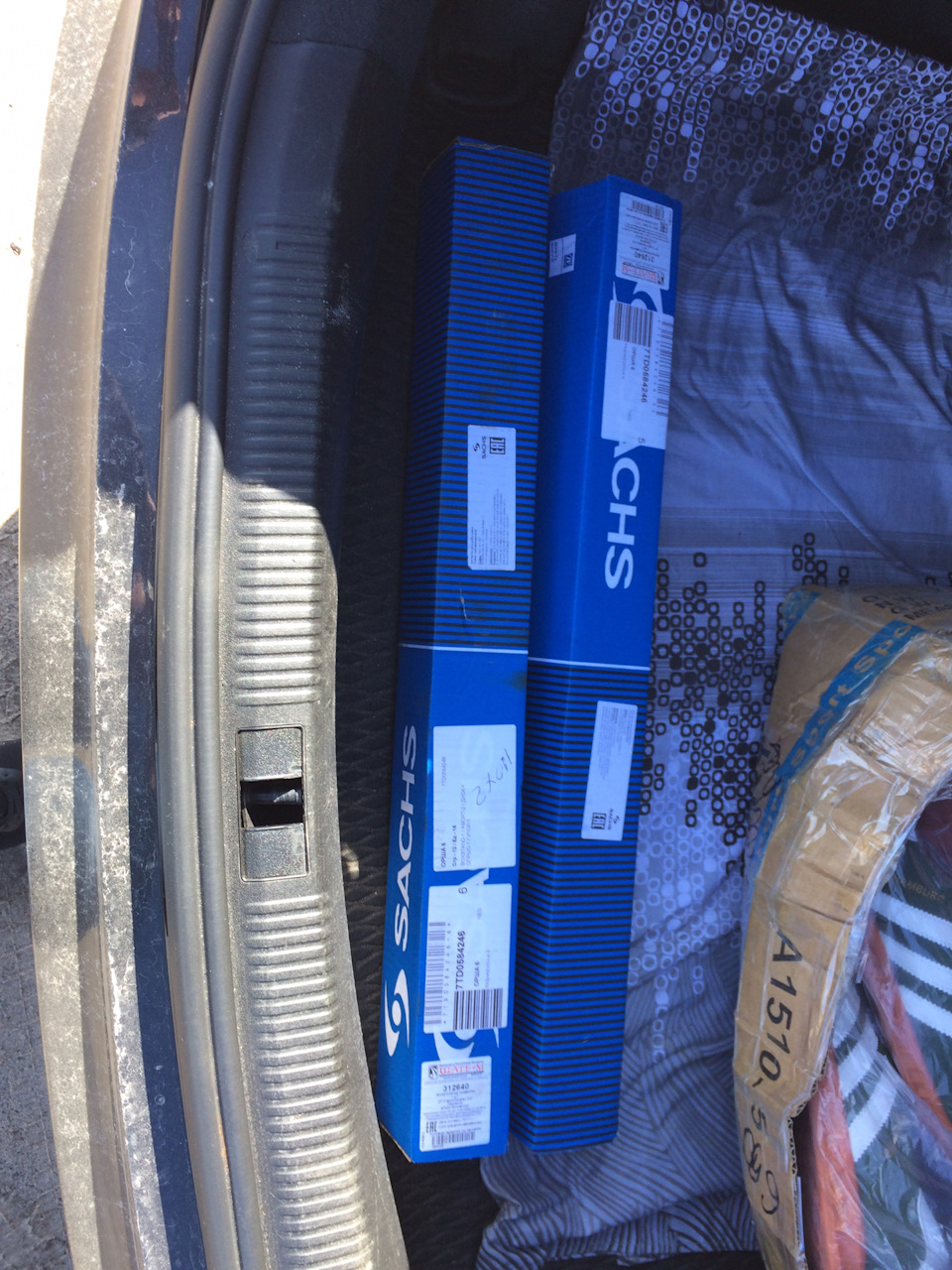 Задние стойки Сакс. — Audi A6 (C6), 2 л, 2006 года | просто так | DRIVE2