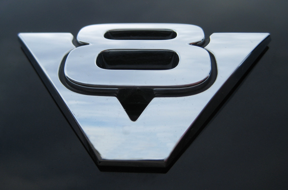 V8users. Шильдик Скания v8. V8 Ford шильдик. Scania v8. Значок v8.