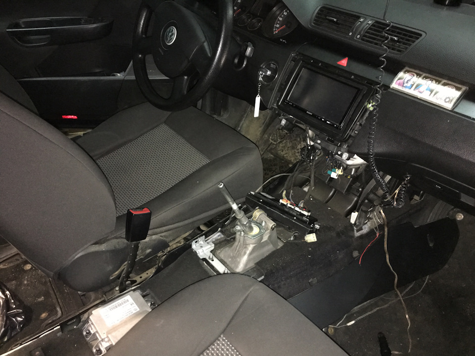 Запилил себе консоль с подлокотником) — Volkswagen Passat B6, 1,6 л ...