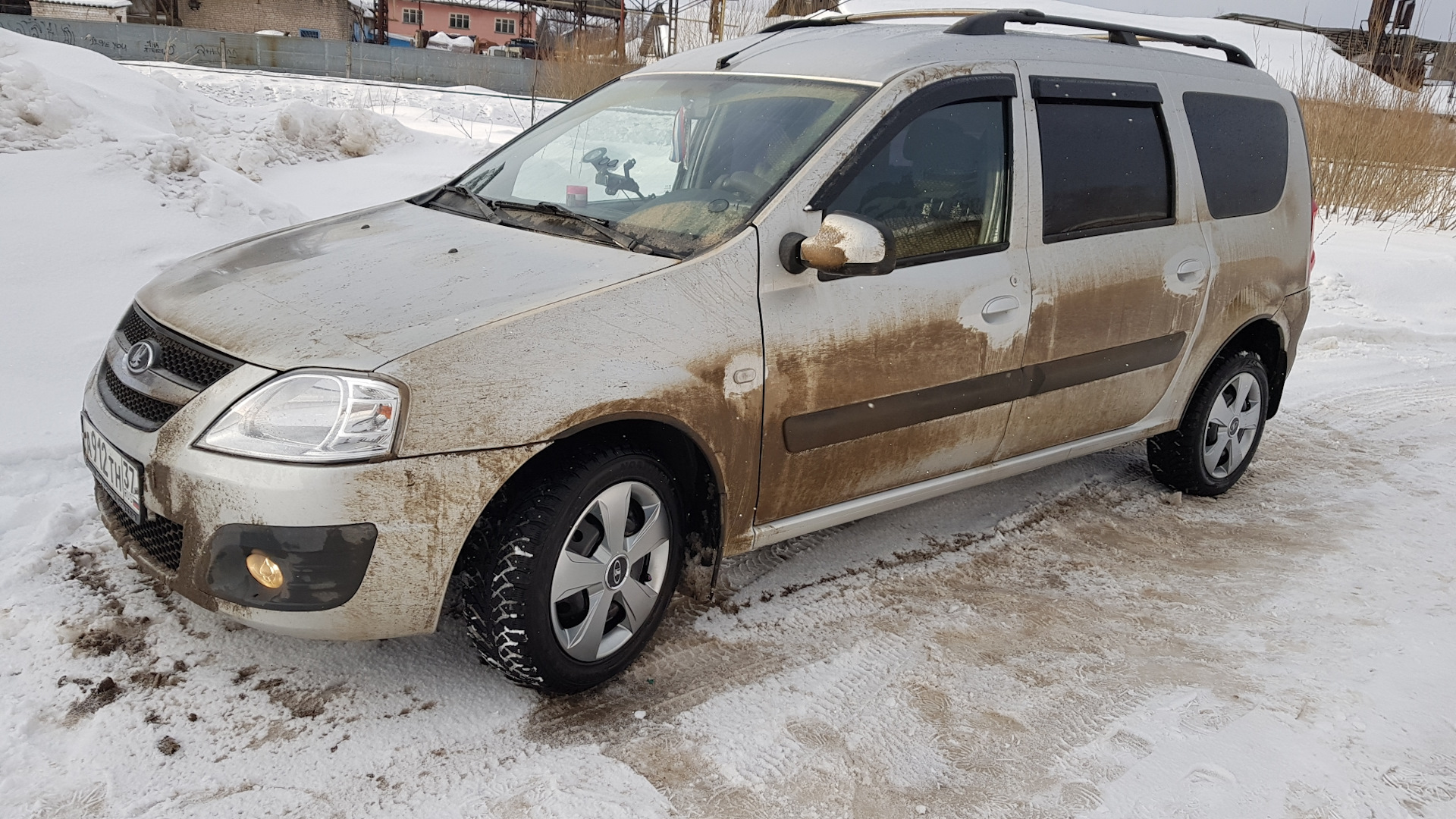 Автомобили ларгус бу. Колпаки на Ларгус. Битый Ларгус. Ларгус колхоз. Колпаки от Весты на Ларгус.