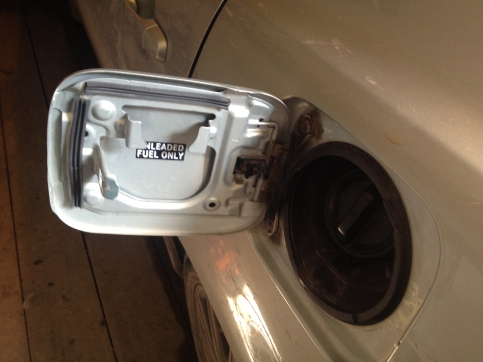 Доработка лючка бензобака - Toyota Corolla (110), 1,6 л, 1998 года своими руками