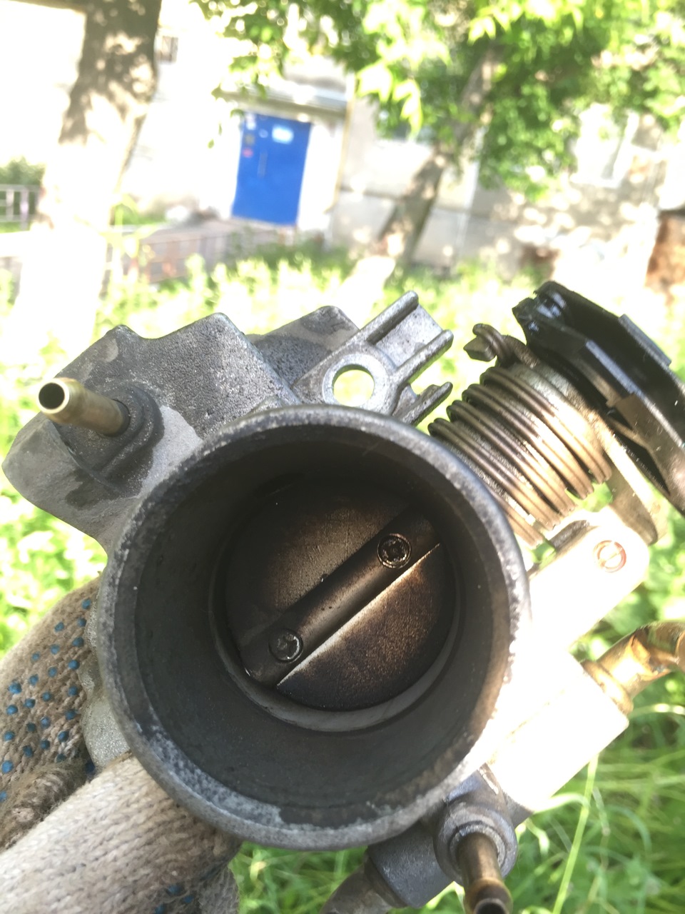 Чистка дроссельной заслонки — Lada 21124, 1,6 л, 2008 года | своими ...