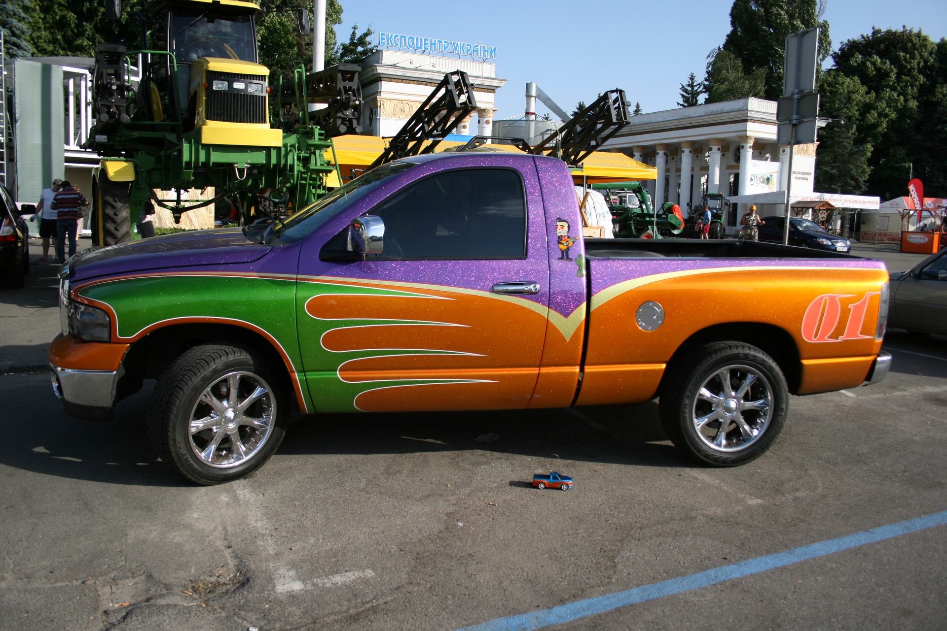 Dodge Ram логотип есть динозавра