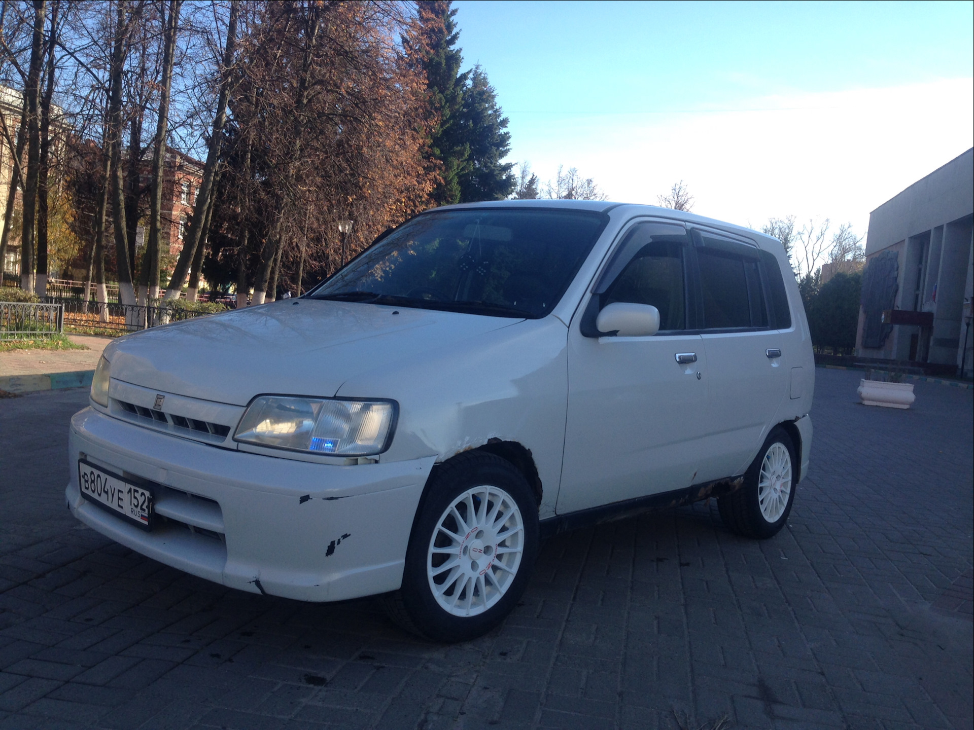 nissan cube 2000