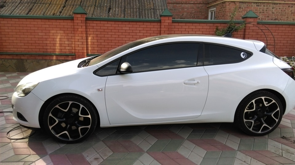 Черные гайки — Opel Astra J GTC, 1,4 л, 2012 года | аксессуары | DRIVE2