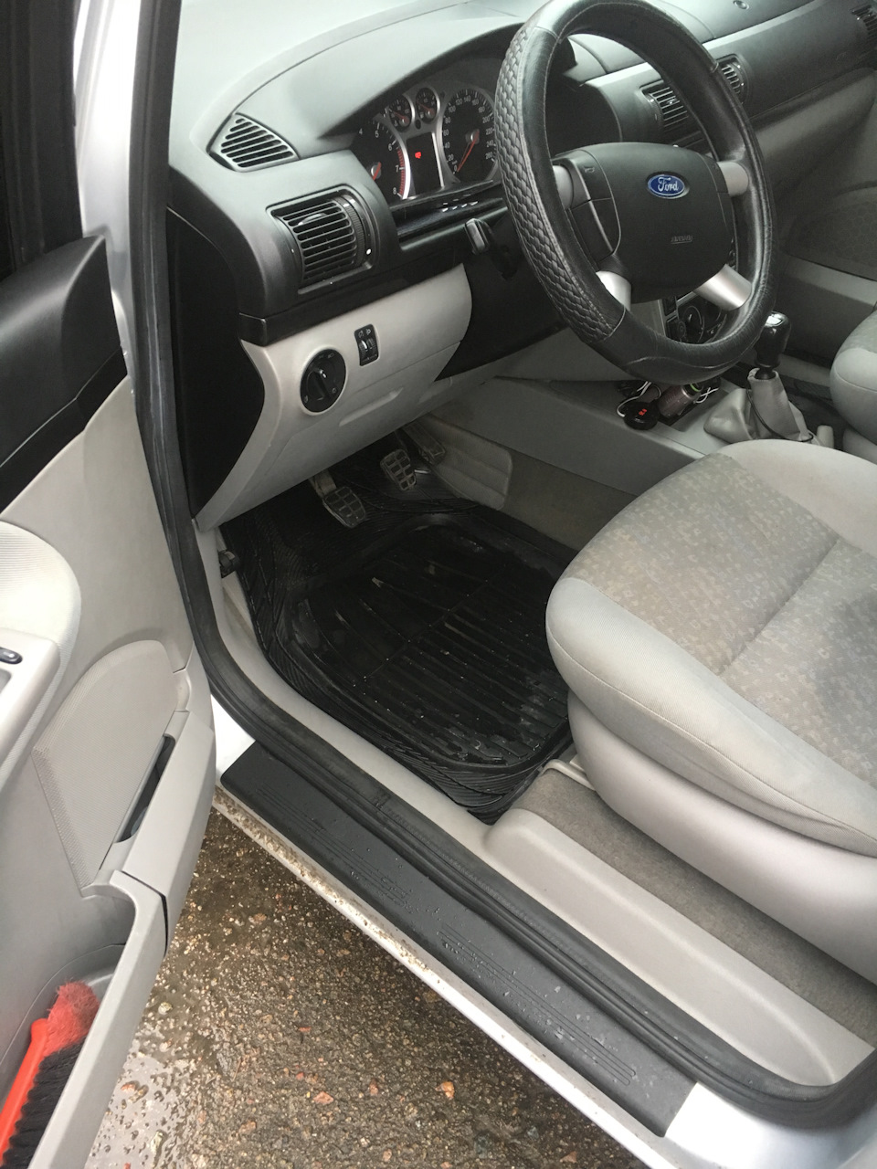 Резиновые коврики в салон. — Ford Galaxy (Mk II), 2 л, 2001 года ...