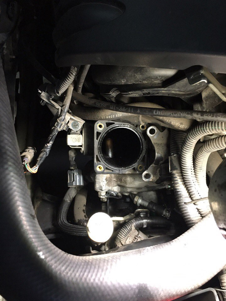 Чистка дроссельной заслонки — Mitsubishi Outlander XL, 2,4 л, 2008 года ...