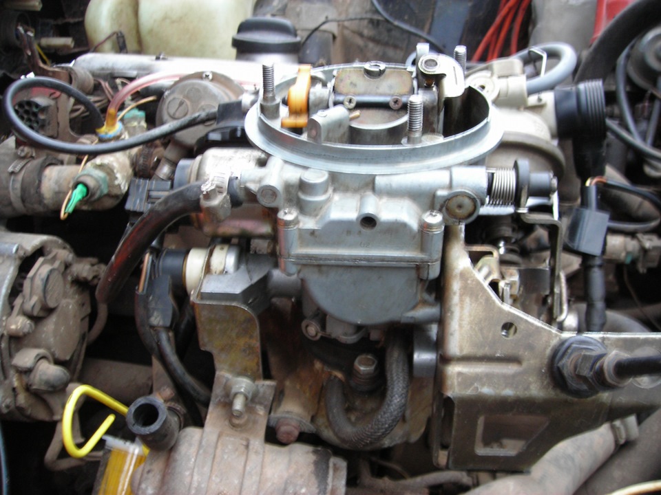 Карбюратор не держит обороты. Холостой ход форд сиерра 1988. Пежо 405 1991 маслопровод. Карбюратор не держит обороты. Бмв 30 карбюратор.