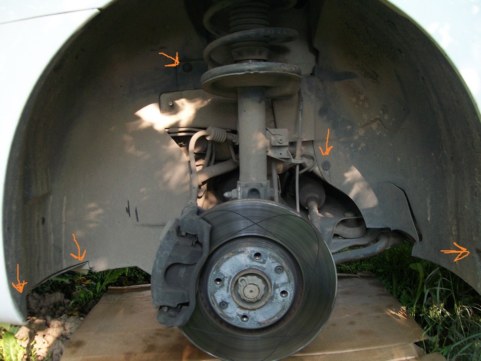 Снимаем подкрылок — Citroen C4 (1G)