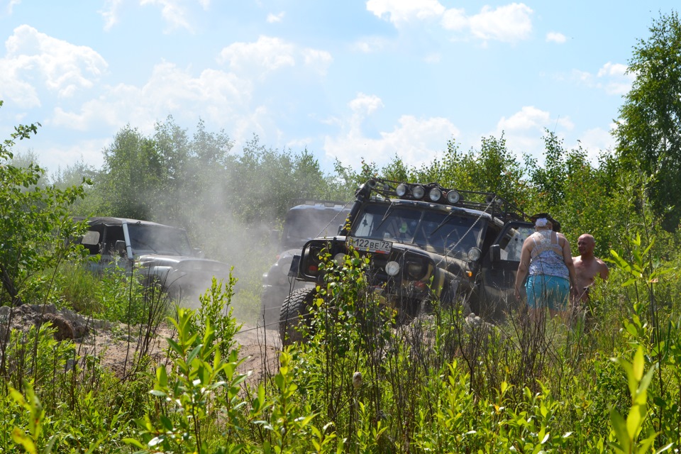 Как обычно на помощь пришли два ТР-3. Которые двумя лебедками вытянули Патрика из засады — УАЗ Patriot
