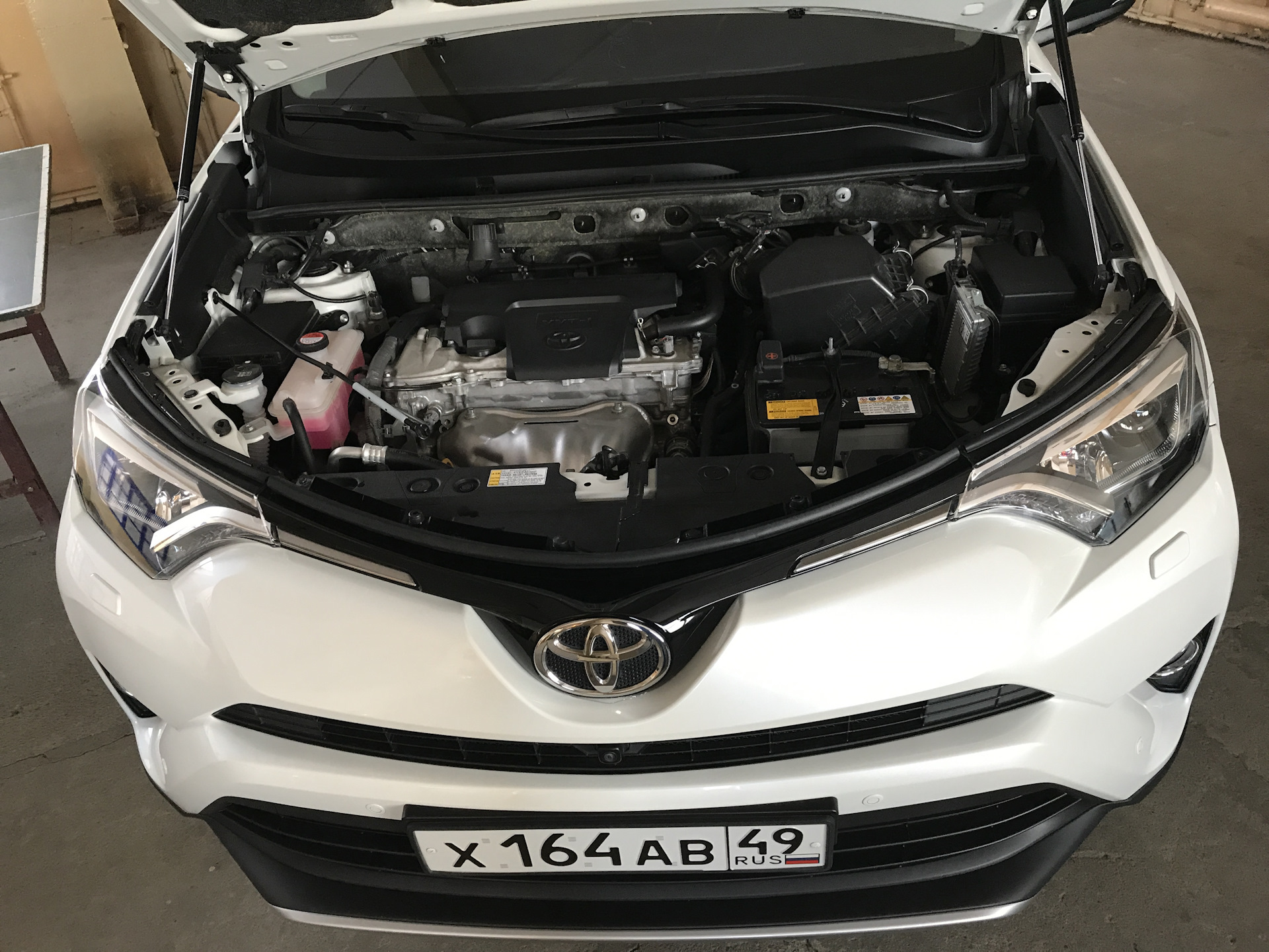 Toyota RAV 4 2018 под капотом
