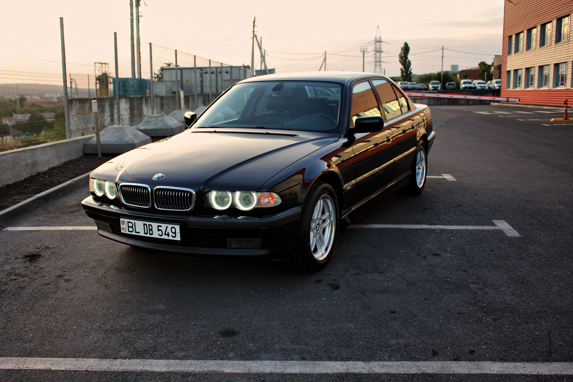 Bmw 2000 года. BMW 7 2000. BMW 7 Series 2000. BMW 7 e38 2000. BMW 7 e48.