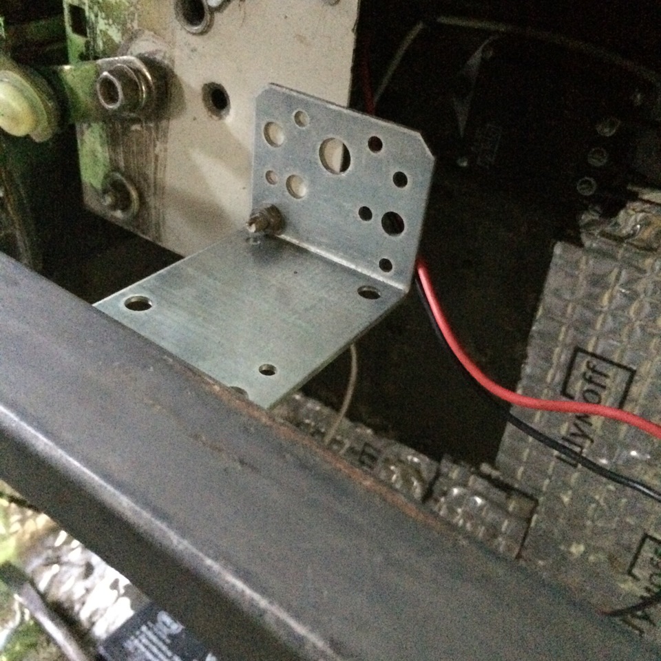 дворники снизу лучше — УАЗ 469, 2,9 л, 1982 года | аксессуары | DRIVE2