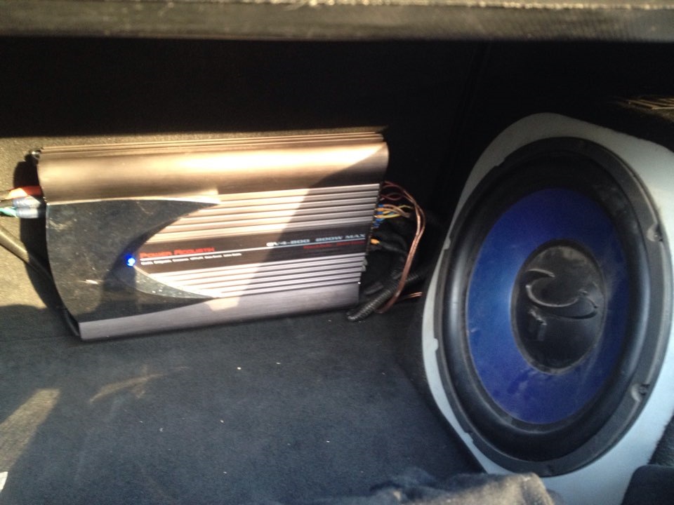 Установка двухдиновой магнитолы и четырех канального усилителя в бмв х5 ...