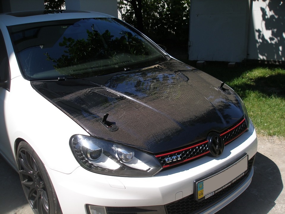 Volkswagen Golf 6 GTI капот