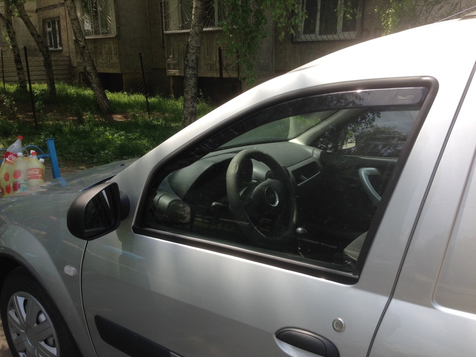 Ветровики и уплотнитель капота — Lada Ларгус, 1,6 л, 2014 года ...