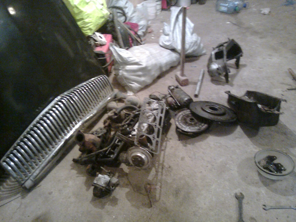 Зачистка кузова от старой краски и толстенного слоя шпатлёвки. — ГАЗ 21 ...