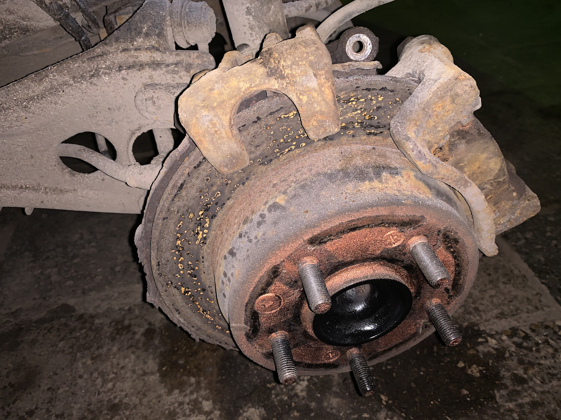 Смазал направляющие тормозов — Hyundai i30 (1G), 1,6 л, 2010 года ...