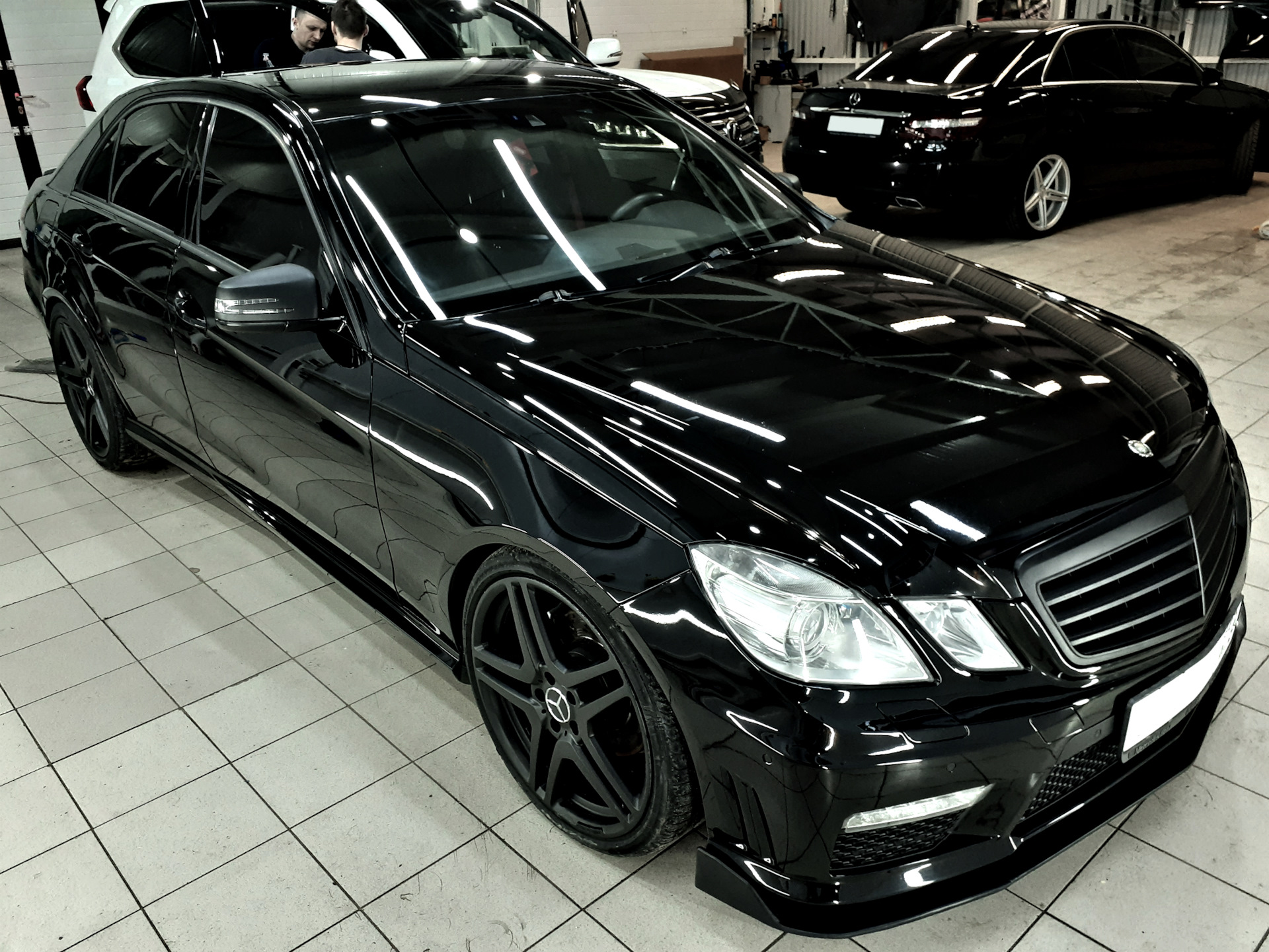 Мерседес беларусь. W212 Tuning. Mercedes w212 Tuning. Mercedes w212 дорестайл. Мерседес w212 дорестайл.