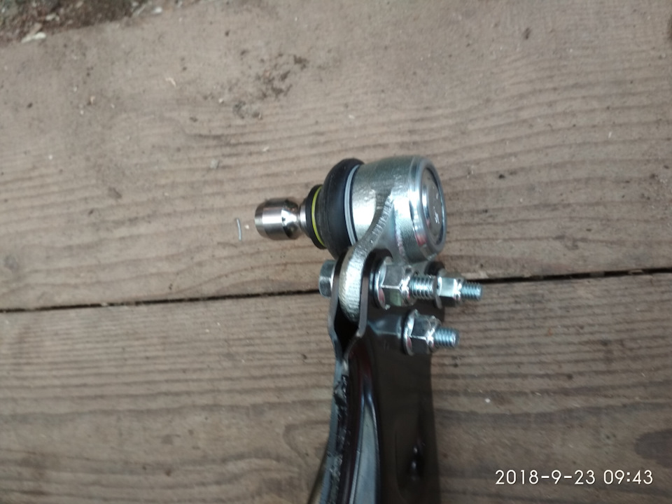 Шаровая на болтах — Opel Zafira B