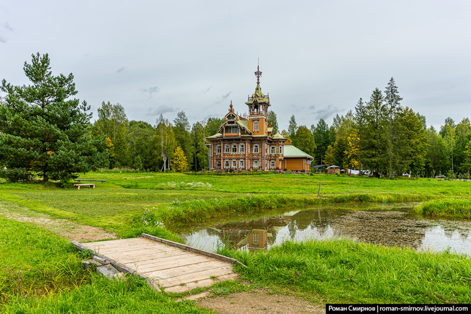 асташово лесной терем история. dgAAAgJBfuA 960. асташово лесной терем история фото. асташово лесной терем история-dgAAAgJBfuA 960. картинка асташово лесной терем история. картинка dgAAAgJBfuA 960. В 30 километрах от города Чухломы Костромской области, в деревне Асташово стоит необычайно красивый терем. Или, как его чаще называют, Лесной терем. Его в конце XIX века построил в подарок своей молодой жене разбогатевший крестьянин Мартьян Сазонов. Название «Лесной терем» — не случайное, он стоит посреди глухих лесов, как раз в тех местах, куда в 1613 году Иван Сусанин завел польско-литовский отряд. Как же сложилась судьба этого удивительного строения? Давайте разберемся. асташово лесной терем история. dgAAAgJBfuA 960. асташово лесной терем история фото. асташово лесной терем история-dgAAAgJBfuA 960. картинка асташово лесной терем история. картинка dgAAAgJBfuA 960. В 30 километрах от города Чухломы Костромской области, в деревне Асташово стоит необычайно красивый терем. Или, как его чаще называют, Лесной терем. Его в конце XIX века построил в подарок своей молодой жене разбогатевший крестьянин Мартьян Сазонов. Название «Лесной терем» — не случайное, он стоит посреди глухих лесов, как раз в тех местах, куда в 1613 году Иван Сусанин завел польско-литовский отряд. Как же сложилась судьба этого удивительного строения? Давайте разберемся.