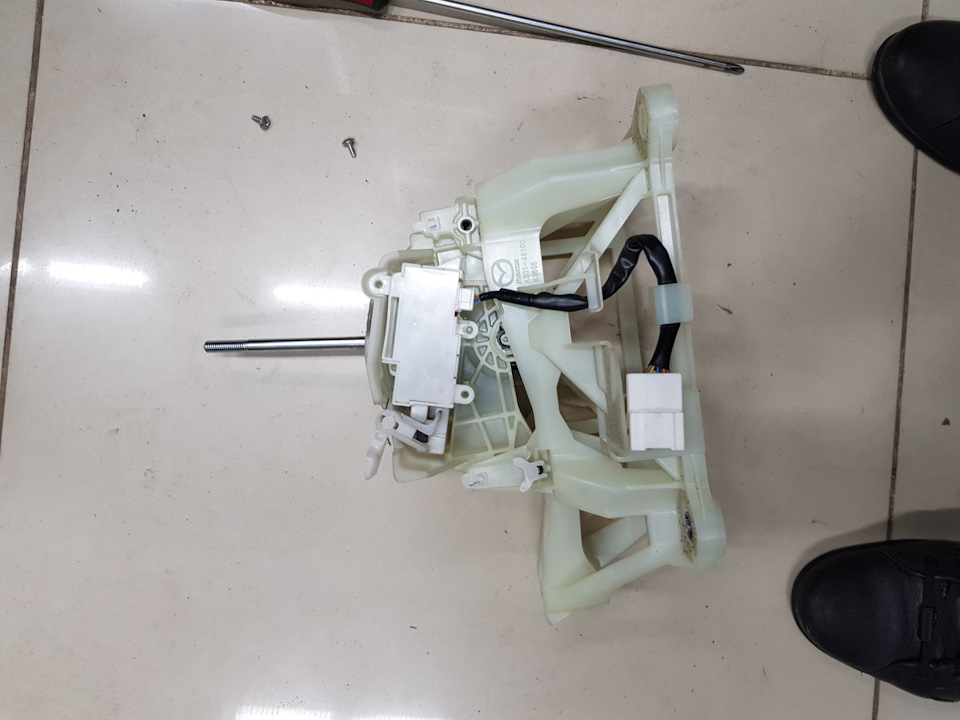 Не включается паркинг — концевик — Mazda CX-5 (1G), 2,5 л, 2013 года ...