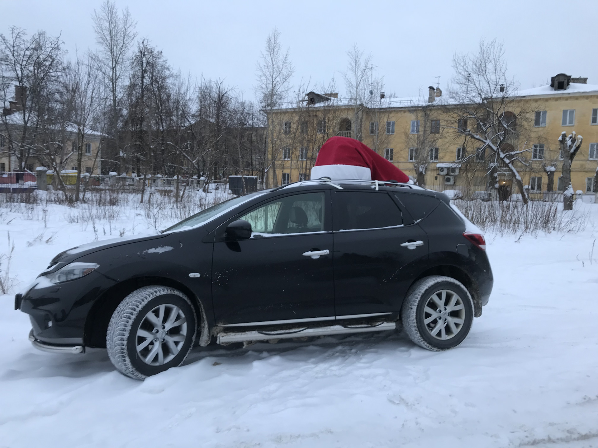 Шапка деда мороза — Nissan Murano II, 3,5 л, 2014 года | прикол | DRIVE2