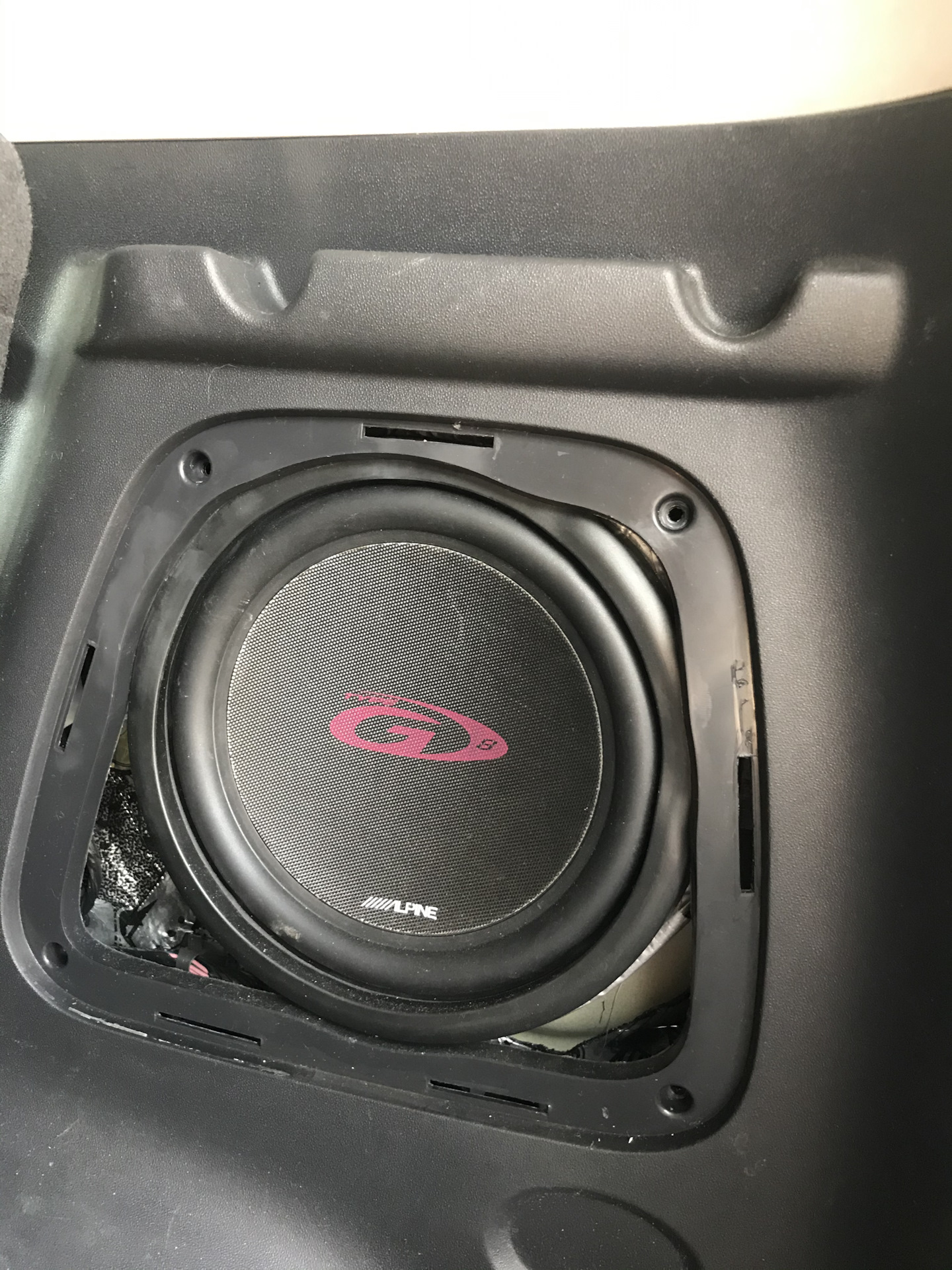 Есть штатное место. Киа соул 3 сабвуфер. Штатный сабвуфер Спортейдж 2. Киа соул штатная акустика. Сабвуфер Киа соул штатный.