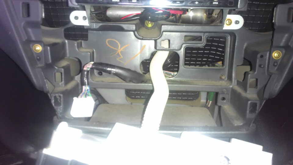 Королла не дует. Заслонка тепло холод королла 120 кузов. Тойота королла 150 заслонка рециркуляции воздуха. Тойота королла 120 кузов заслонки потока воздуха. Королла не дует.