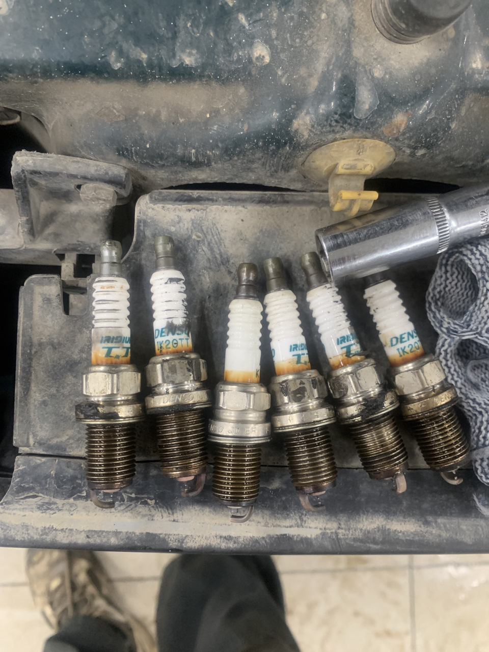 замена свечей гольф 5