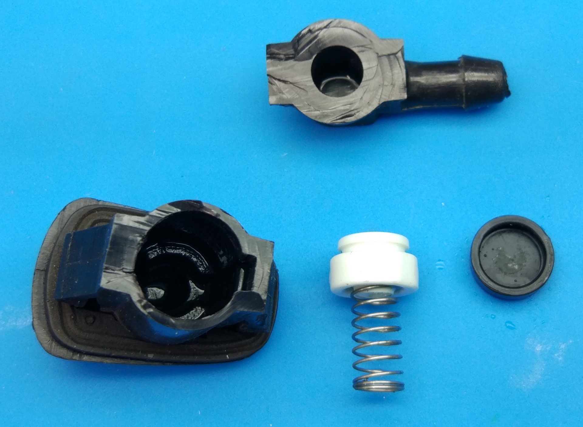 8532126020 клапан системы омывателя. обратный клапан на омыватель лобового тойота. обратный клапан омывайки ваз.