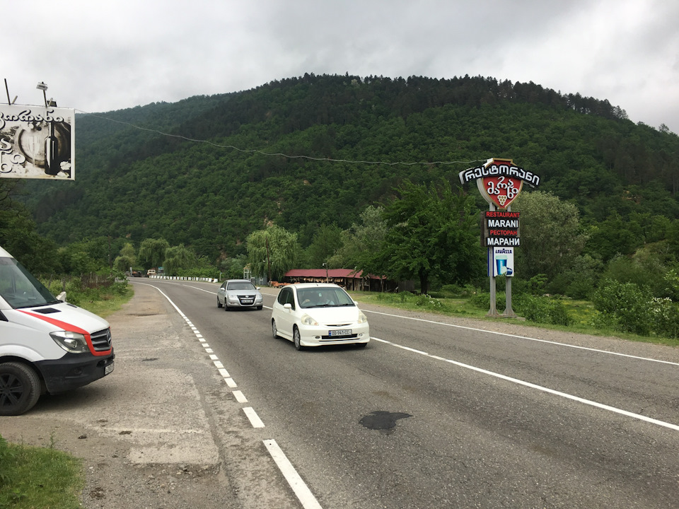 Тбилиси батуми сколько на машине. Автобан Тбилиси Батуми. Дорога Тбилиси Батуми. Грузинские автомагистрали дорога Батуми - Тбилиси. Грузинский перевал с Тбилиси в Батуми.