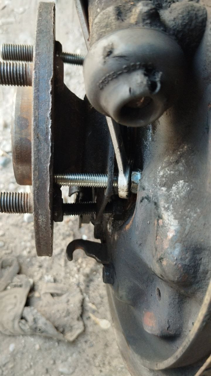 Замена заднего тормозного цилиндра, редуктора моста, передних пружин ...