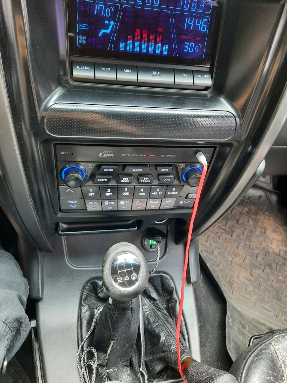 Вольтметр и вид рычага на 3 передаче — Great Wall Hover