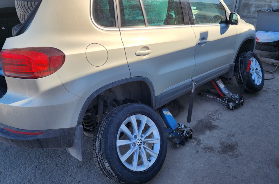 Летняя "резина" Continental CrossContact UHP 235/55 R17 — Volkswagen ...