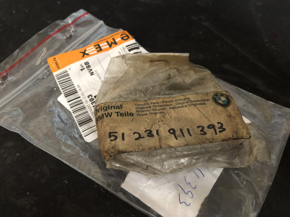 51231911393 — BMW 3 series (E30). Запчасти на фото: 51231911393